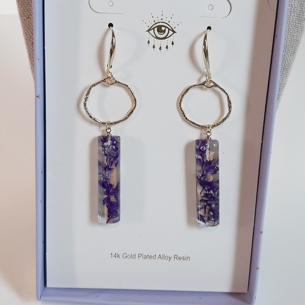 Eye Candy NWT Luxe Gold Plated Lucite Floral Earrings